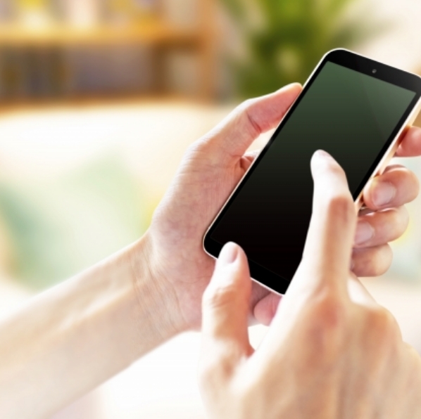 スマホでお問い合わせする様子